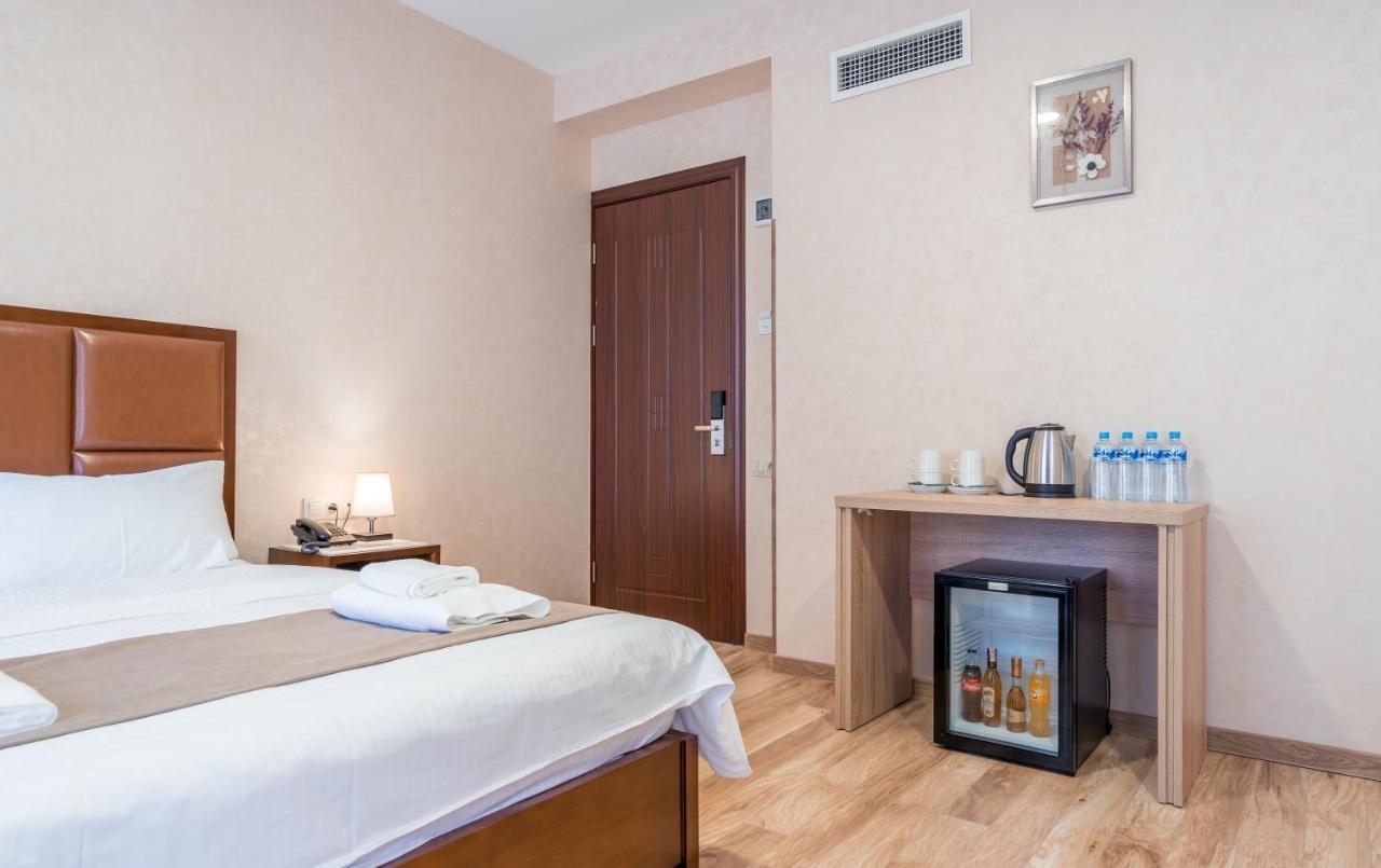 Aura Hotel Тбилиси Экстерьер фото