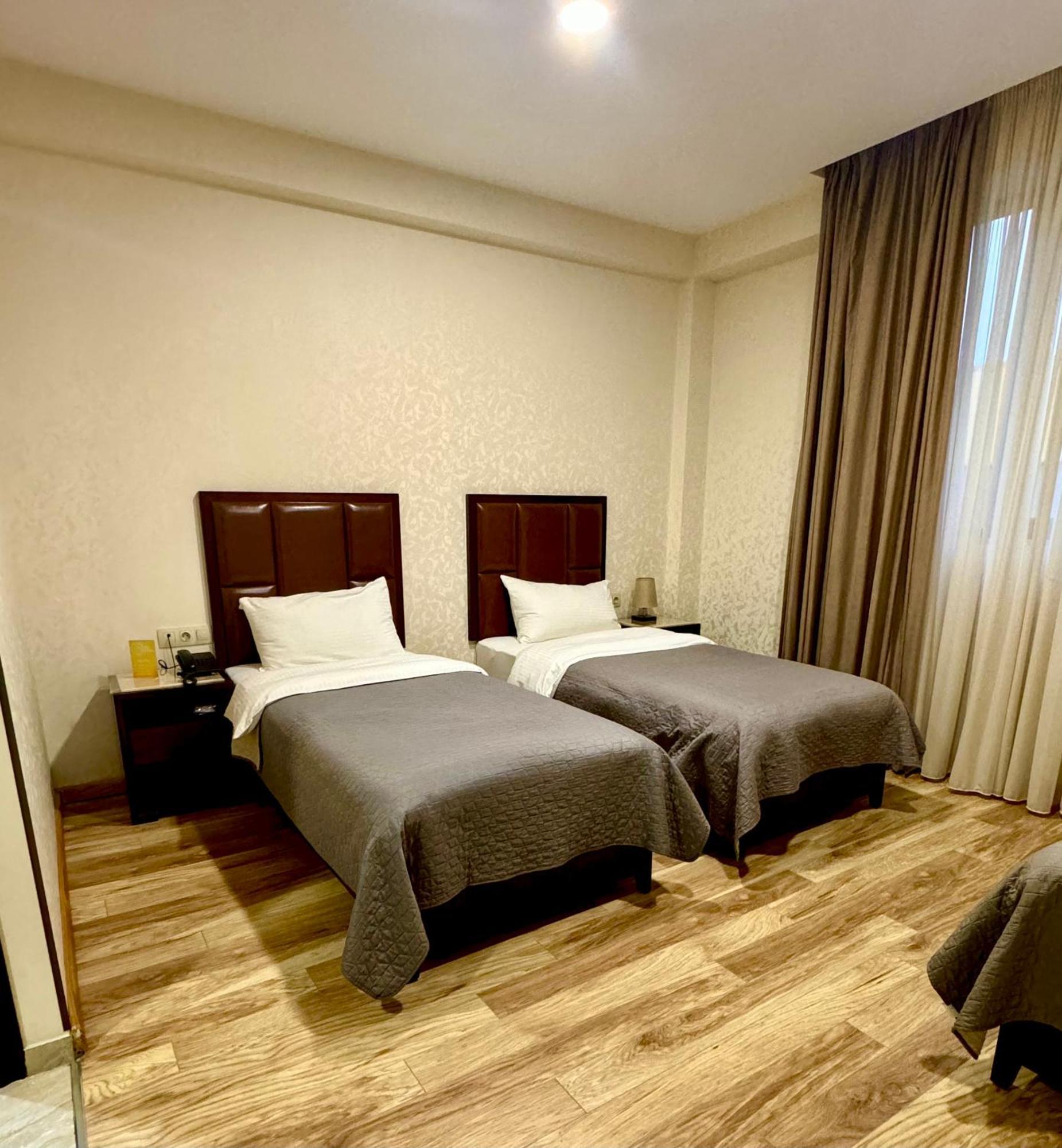 Aura Hotel Тбилиси Экстерьер фото